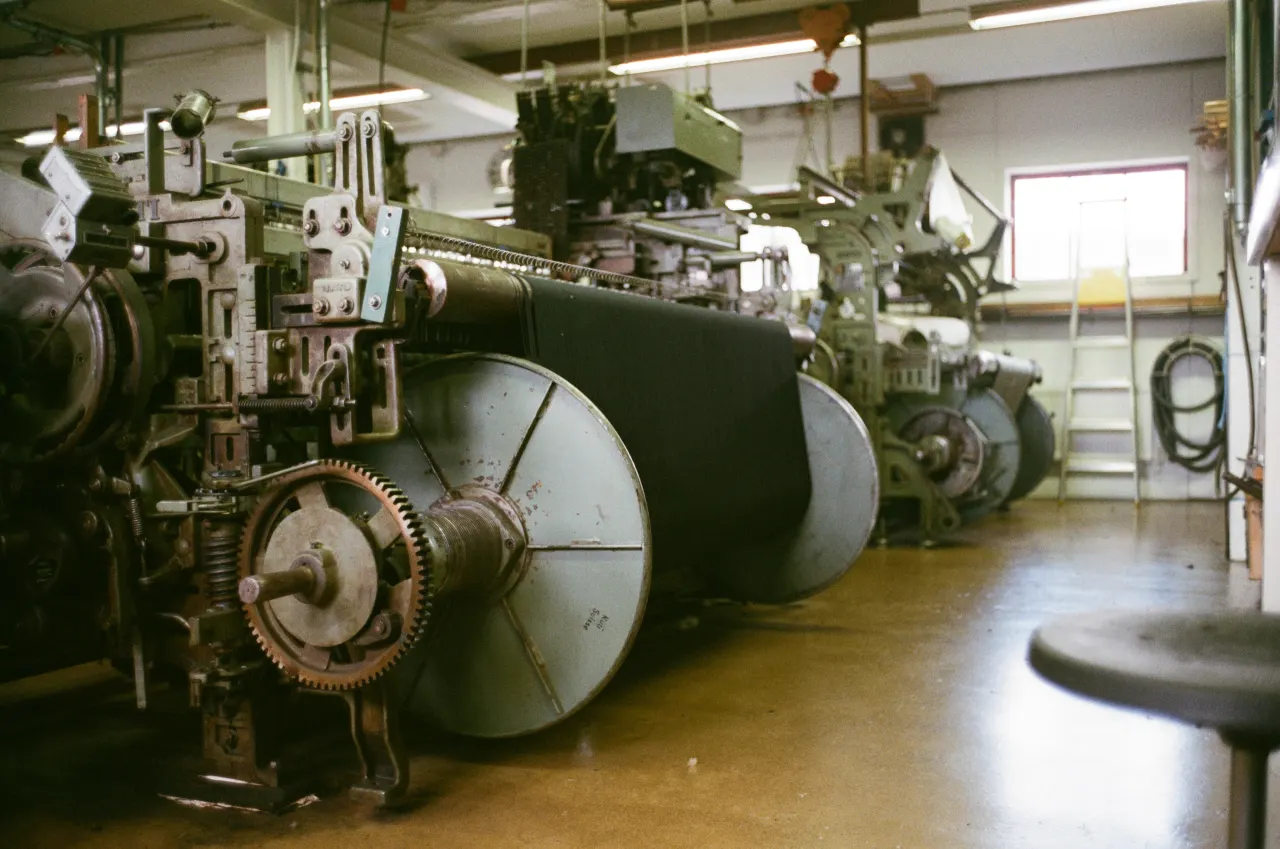 Looms running on the weaving floor of the mill